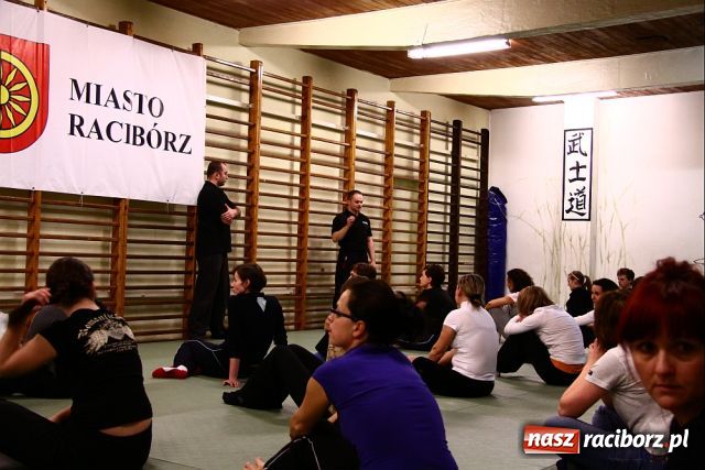 Zdjęcie w galerii na portalu naszraciborz.pl: Rzut, pad, mocny kopniak… wiadomości z regionu