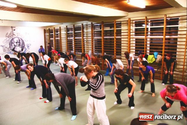 Zdjęcie w galerii na portalu naszraciborz.pl: Rzut, pad, mocny kopniak… wiadomości z regionu