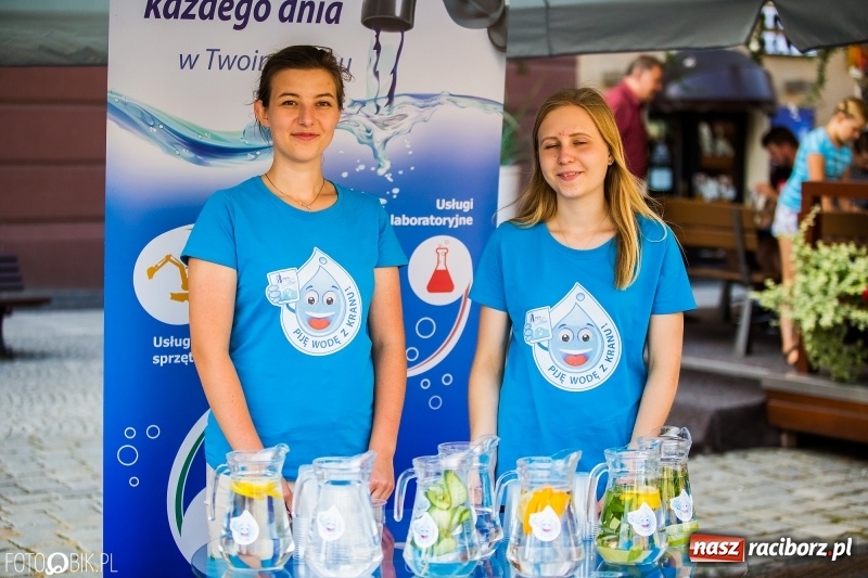 Zdjęcie w galerii na portalu naszraciborz.pl: Pożegnanie Lata z MDK na raciborskim rynku wiadomości z regionu