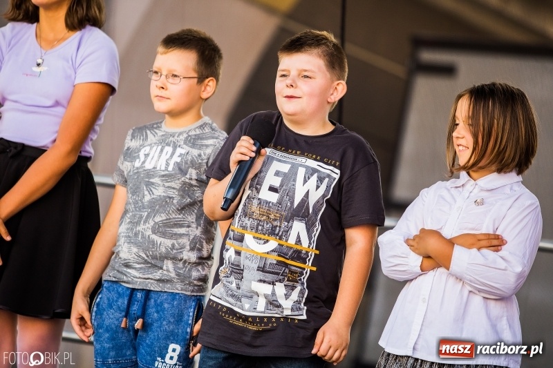 Zdjęcie w galerii na portalu naszraciborz.pl: Pożegnanie Lata z MDK na raciborskim rynku wiadomości z regionu