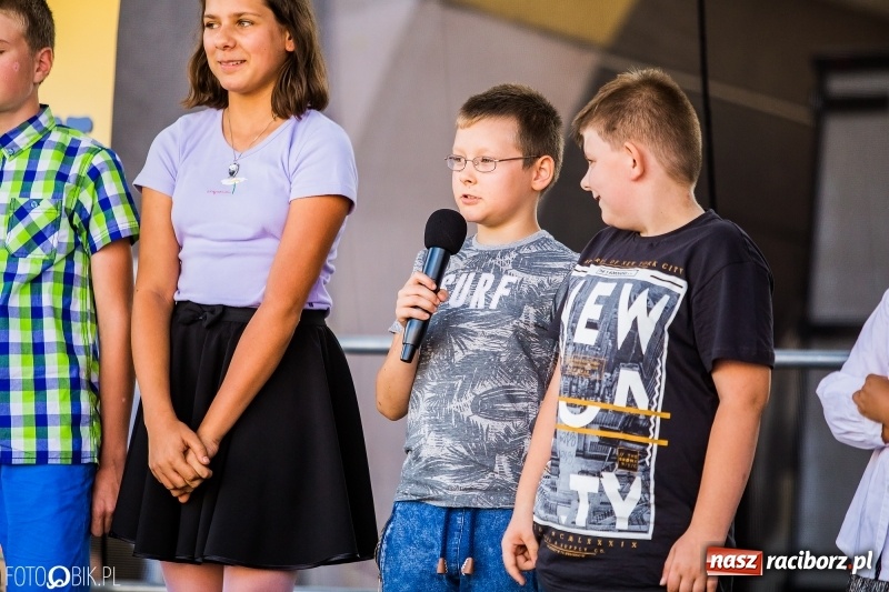 Zdjęcie w galerii na portalu naszraciborz.pl: Pożegnanie Lata z MDK na raciborskim rynku wiadomości z regionu