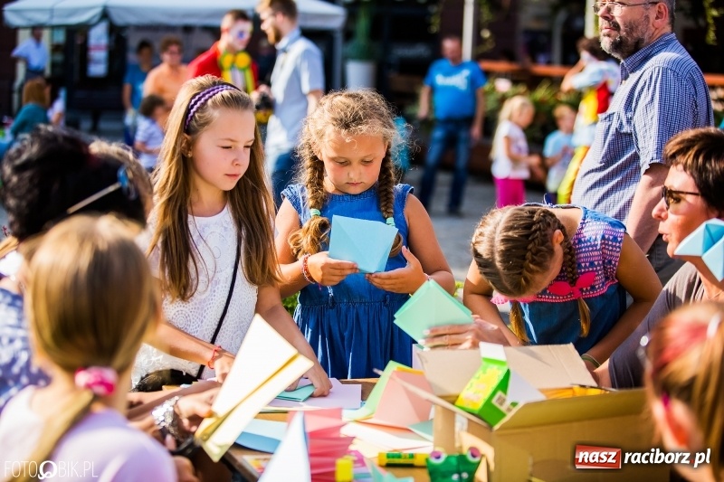 Zdjęcie w galerii na portalu naszraciborz.pl: Pożegnanie Lata z MDK na raciborskim rynku wiadomości z regionu