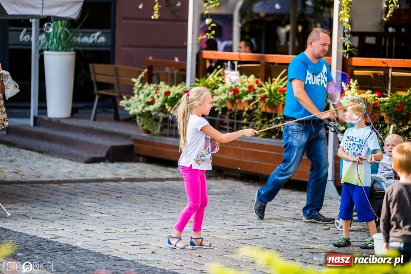 Zdjęcie w galerii na portalu naszraciborz.pl: Pożegnanie Lata z MDK na raciborskim rynku wiadomości z regionu