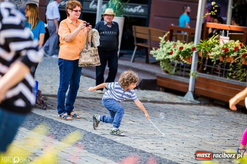 Zdjęcie w galerii na portalu naszraciborz.pl: Pożegnanie Lata z MDK na raciborskim rynku wiadomości z regionu