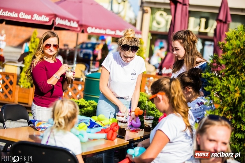 Zdjęcie w galerii na portalu naszraciborz.pl: Pożegnanie Lata z MDK na raciborskim rynku wiadomości z regionu