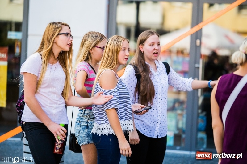 Zdjęcie w galerii na portalu naszraciborz.pl: Pożegnanie Lata z MDK na raciborskim rynku wiadomości z regionu