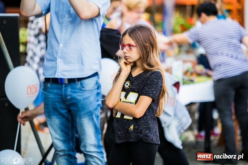 Zdjęcie w galerii na portalu naszraciborz.pl: Pożegnanie Lata z MDK na raciborskim rynku wiadomości z regionu
