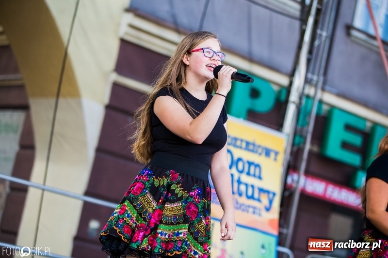 Zdjęcie w galerii na portalu naszraciborz.pl: Pożegnanie Lata z MDK na raciborskim rynku wiadomości z regionu