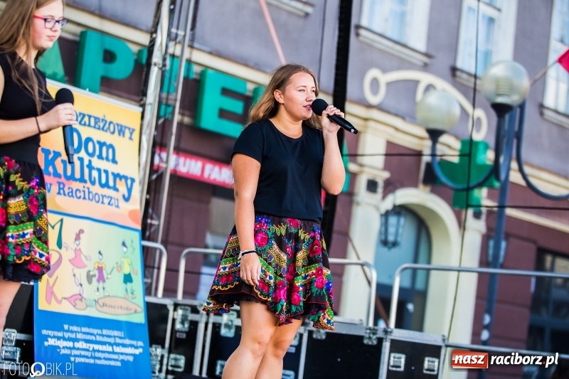 Zdjęcie w galerii na portalu naszraciborz.pl: Pożegnanie Lata z MDK na raciborskim rynku wiadomości z regionu