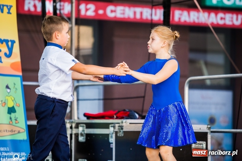 Zdjęcie w galerii na portalu naszraciborz.pl: Pożegnanie Lata z MDK na raciborskim rynku wiadomości z regionu