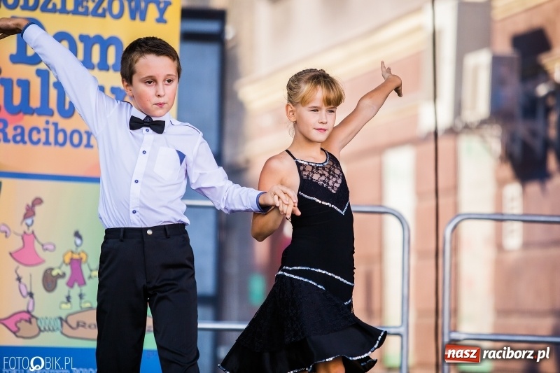 Zdjęcie w galerii na portalu naszraciborz.pl: Pożegnanie Lata z MDK na raciborskim rynku wiadomości z regionu