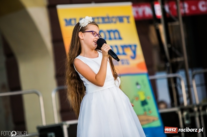 Zdjęcie w galerii na portalu naszraciborz.pl: Pożegnanie Lata z MDK na raciborskim rynku wiadomości z regionu