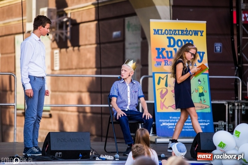 Zdjęcie w galerii na portalu naszraciborz.pl: Pożegnanie Lata z MDK na raciborskim rynku wiadomości z regionu