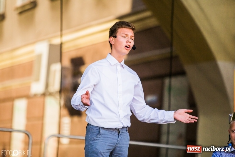 Zdjęcie w galerii na portalu naszraciborz.pl: Pożegnanie Lata z MDK na raciborskim rynku wiadomości z regionu