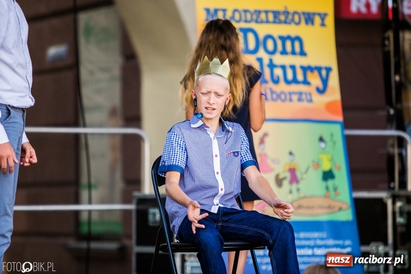 Zdjęcie w galerii na portalu naszraciborz.pl: Pożegnanie Lata z MDK na raciborskim rynku wiadomości z regionu