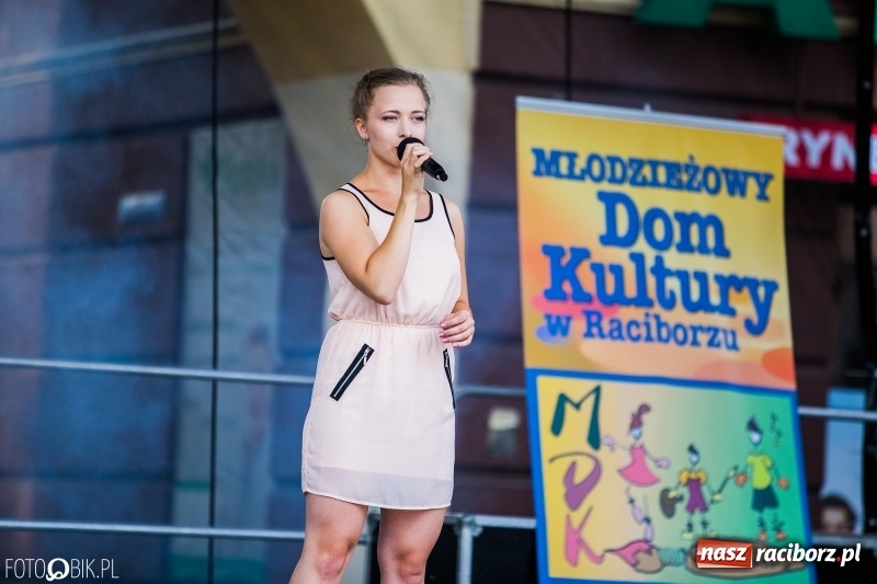 Zdjęcie w galerii na portalu naszraciborz.pl: Pożegnanie Lata z MDK na raciborskim rynku wiadomości z regionu