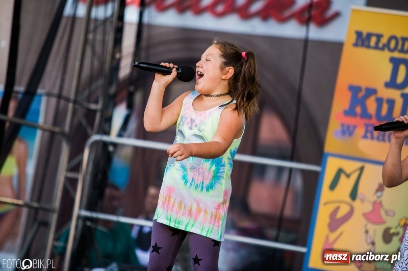 Zdjęcie w galerii na portalu naszraciborz.pl: Pożegnanie Lata z MDK na raciborskim rynku wiadomości z regionu