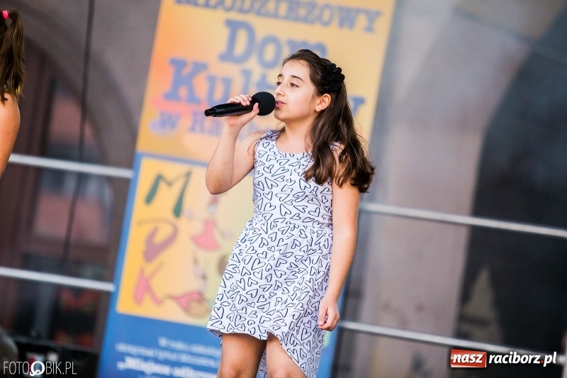 Zdjęcie w galerii na portalu naszraciborz.pl: Pożegnanie Lata z MDK na raciborskim rynku wiadomości z regionu