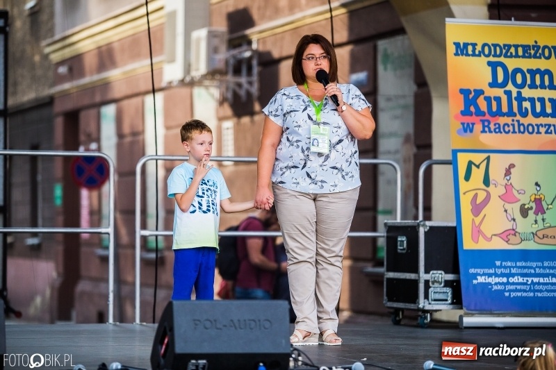 Zdjęcie w galerii na portalu naszraciborz.pl: Pożegnanie Lata z MDK na raciborskim rynku wiadomości z regionu