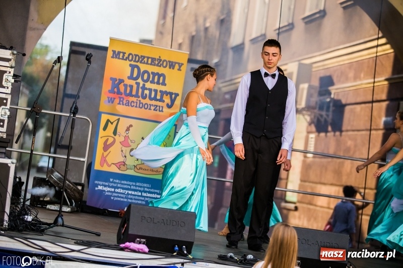 Zdjęcie w galerii na portalu naszraciborz.pl: Pożegnanie Lata z MDK na raciborskim rynku wiadomości z regionu