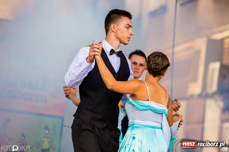 Zdjęcie w galerii na portalu naszraciborz.pl: Pożegnanie Lata z MDK na raciborskim rynku wiadomości z regionu