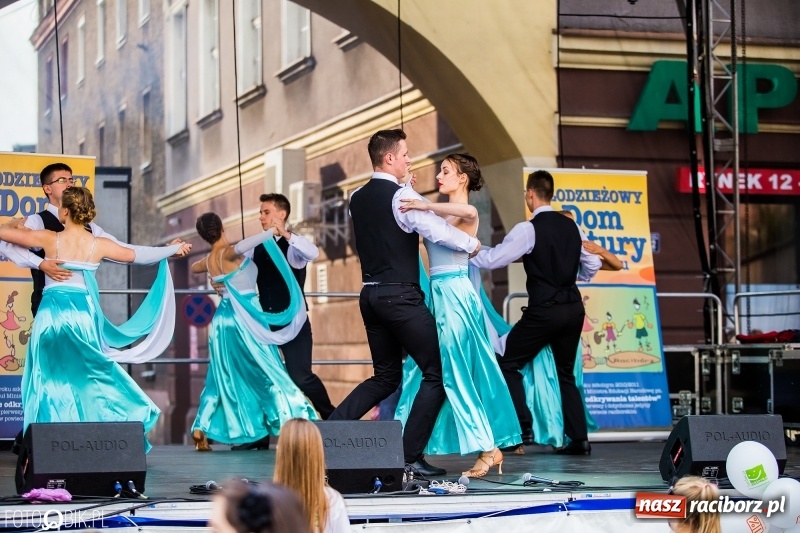 Zdjęcie w galerii na portalu naszraciborz.pl: Pożegnanie Lata z MDK na raciborskim rynku wiadomości z regionu