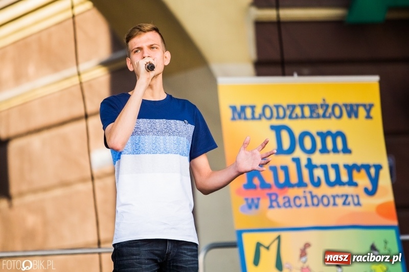 Zdjęcie w galerii na portalu naszraciborz.pl: Pożegnanie Lata z MDK na raciborskim rynku wiadomości z regionu