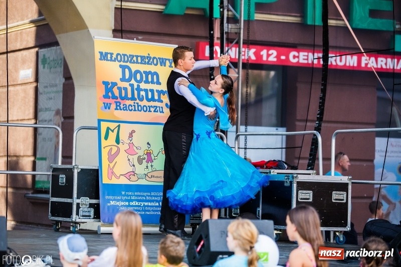 Zdjęcie w galerii na portalu naszraciborz.pl: Pożegnanie Lata z MDK na raciborskim rynku wiadomości z regionu