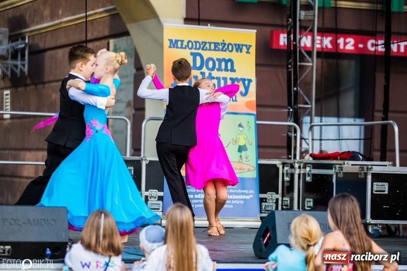 Zdjęcie w galerii na portalu naszraciborz.pl: Pożegnanie Lata z MDK na raciborskim rynku wiadomości z regionu