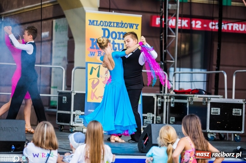 Zdjęcie w galerii na portalu naszraciborz.pl: Pożegnanie Lata z MDK na raciborskim rynku wiadomości z regionu
