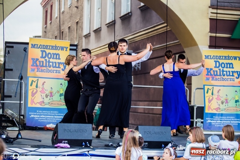 Zdjęcie w galerii na portalu naszraciborz.pl: Pożegnanie Lata z MDK na raciborskim rynku wiadomości z regionu