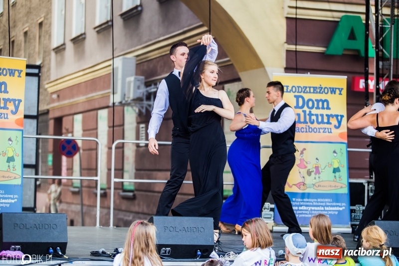 Zdjęcie w galerii na portalu naszraciborz.pl: Pożegnanie Lata z MDK na raciborskim rynku wiadomości z regionu