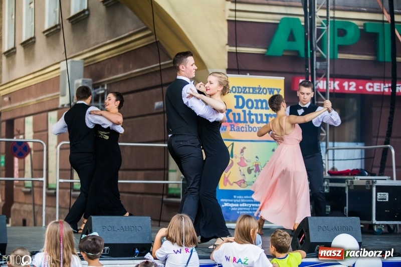 Zdjęcie w galerii na portalu naszraciborz.pl: Pożegnanie Lata z MDK na raciborskim rynku wiadomości z regionu