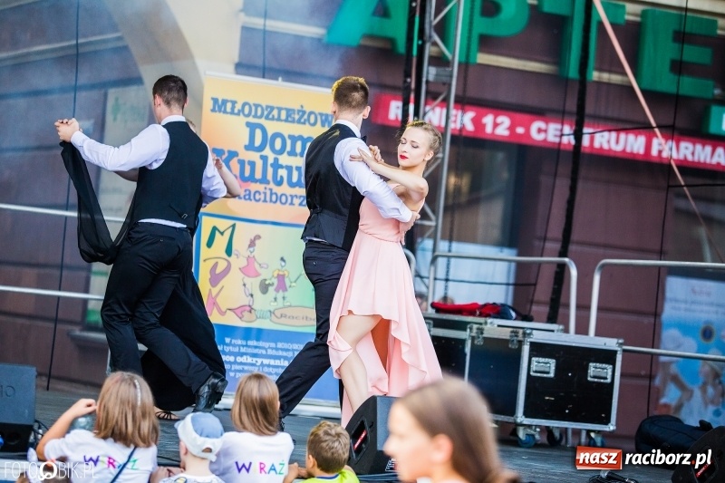 Zdjęcie w galerii na portalu naszraciborz.pl: Pożegnanie Lata z MDK na raciborskim rynku wiadomości z regionu