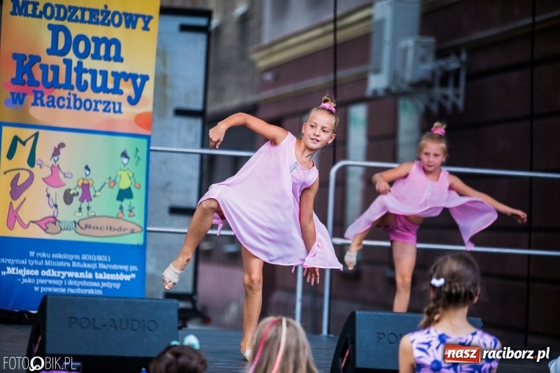 Zdjęcie w galerii na portalu naszraciborz.pl: Pożegnanie Lata z MDK na raciborskim rynku wiadomości z regionu