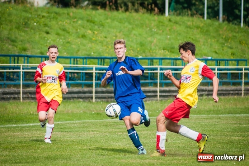 Zdjęcie w galerii na portalu naszraciborz.pl: Pewna wygrana juniorów Rafako z Zabełkowem wiadomości z regionu