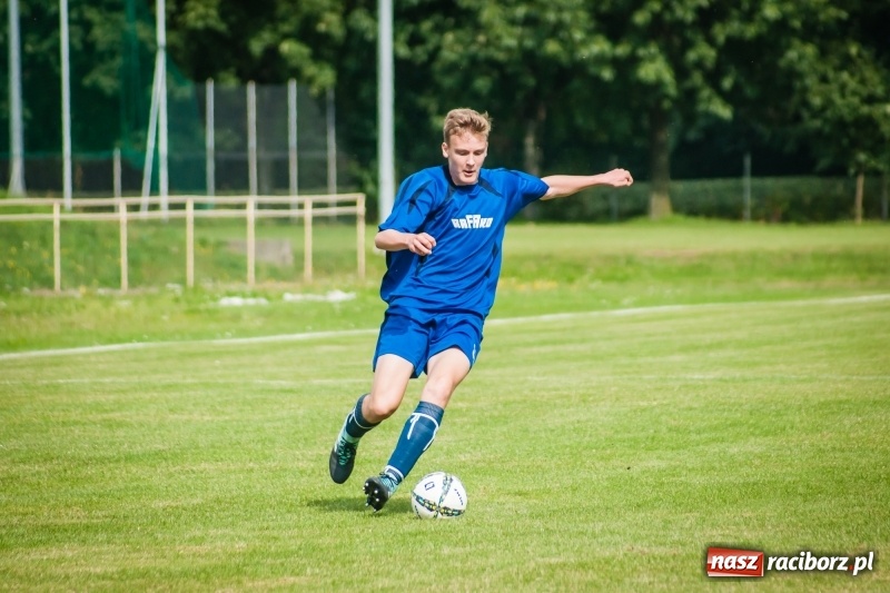 Zdjęcie w galerii na portalu naszraciborz.pl: Pewna wygrana juniorów Rafako z Zabełkowem wiadomości z regionu