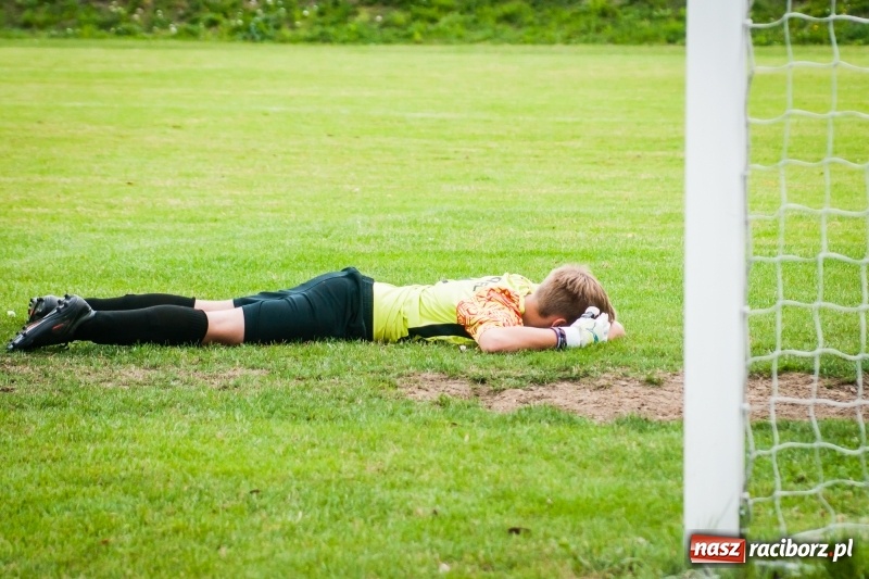 Zdjęcie w galerii na portalu naszraciborz.pl: Pewna wygrana juniorów Rafako z Zabełkowem wiadomości z regionu