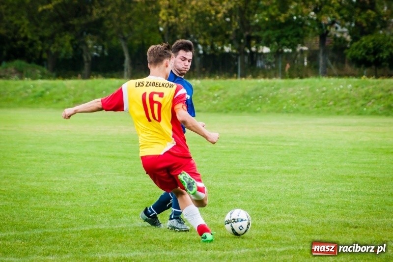 Zdjęcie w galerii na portalu naszraciborz.pl: Pewna wygrana juniorów Rafako z Zabełkowem wiadomości z regionu