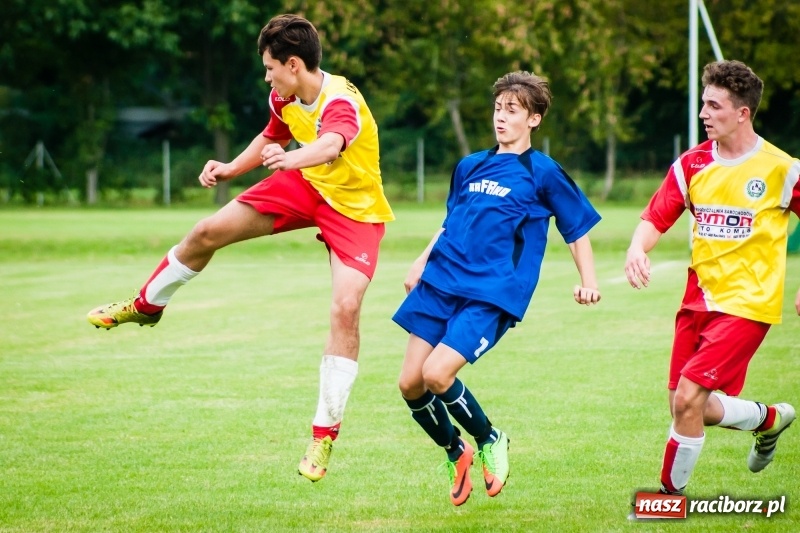 Zdjęcie w galerii na portalu naszraciborz.pl: Pewna wygrana juniorów Rafako z Zabełkowem wiadomości z regionu