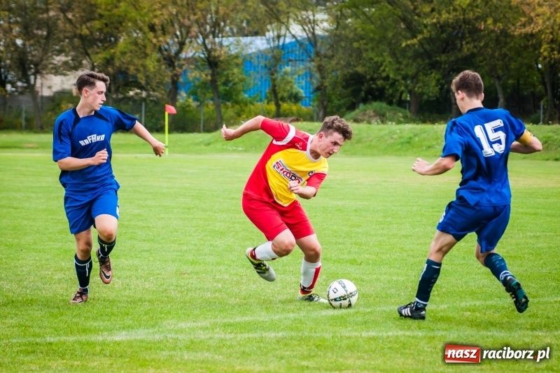Zdjęcie w galerii na portalu naszraciborz.pl: Pewna wygrana juniorów Rafako z Zabełkowem wiadomości z regionu
