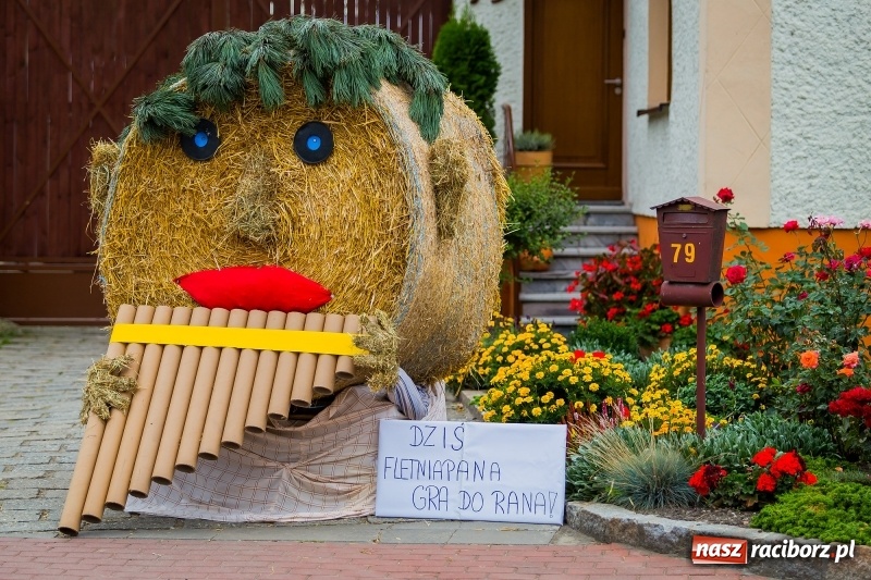 Zdjęcie w galerii na portalu naszraciborz.pl: Baletnice i rolnicy-urzędnicy na dożynkach w Pawłowie wiadomości z regionu