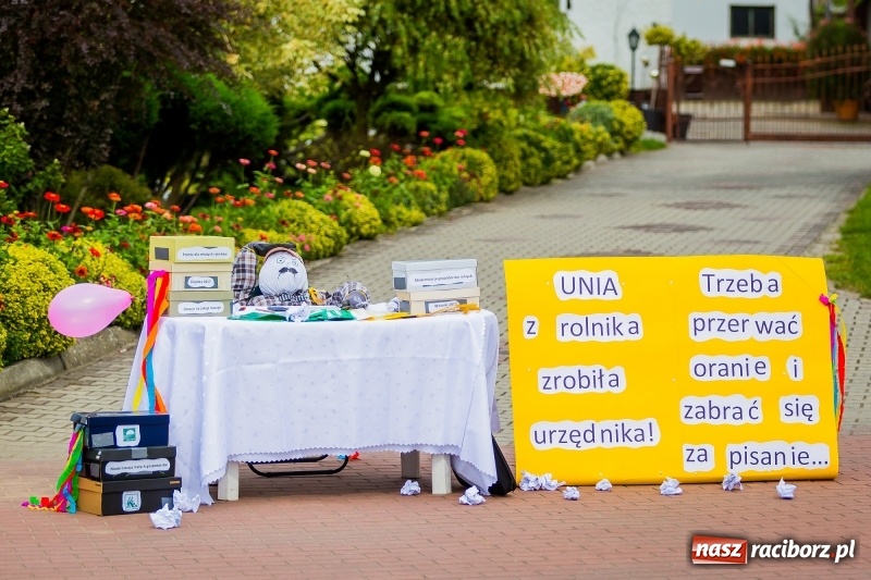 Zdjęcie w galerii na portalu naszraciborz.pl: Baletnice i rolnicy-urzędnicy na dożynkach w Pawłowie wiadomości z regionu