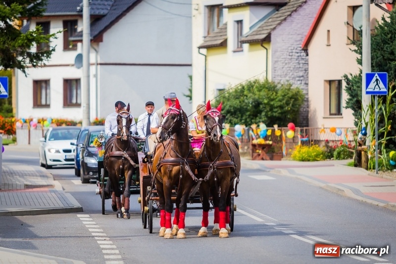 Zdjęcie w galerii na portalu naszraciborz.pl: Baletnice i rolnicy-urzędnicy na dożynkach w Pawłowie wiadomości z regionu