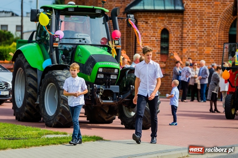 Zdjęcie w galerii na portalu naszraciborz.pl: Baletnice i rolnicy-urzędnicy na dożynkach w Pawłowie wiadomości z regionu