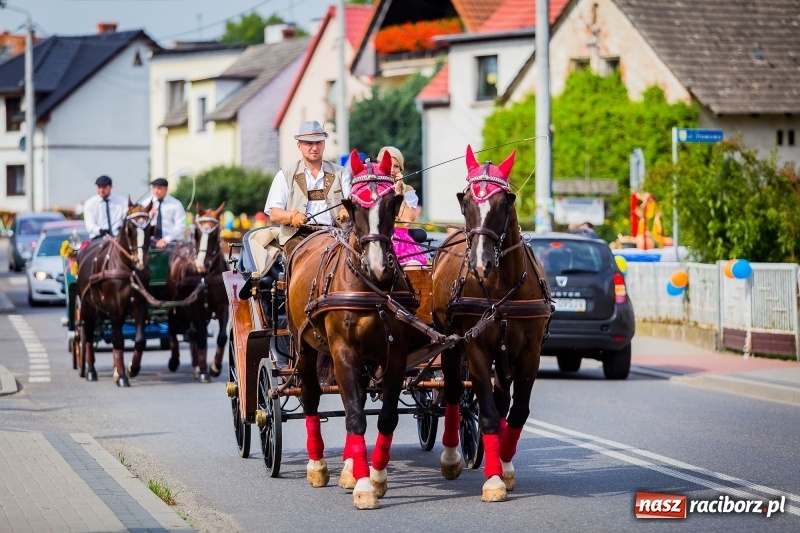 Zdjęcie w galerii na portalu naszraciborz.pl: Baletnice i rolnicy-urzędnicy na dożynkach w Pawłowie wiadomości z regionu