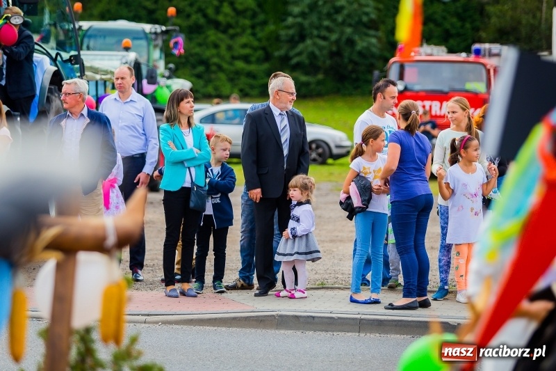 Zdjęcie w galerii na portalu naszraciborz.pl: Baletnice i rolnicy-urzędnicy na dożynkach w Pawłowie wiadomości z regionu