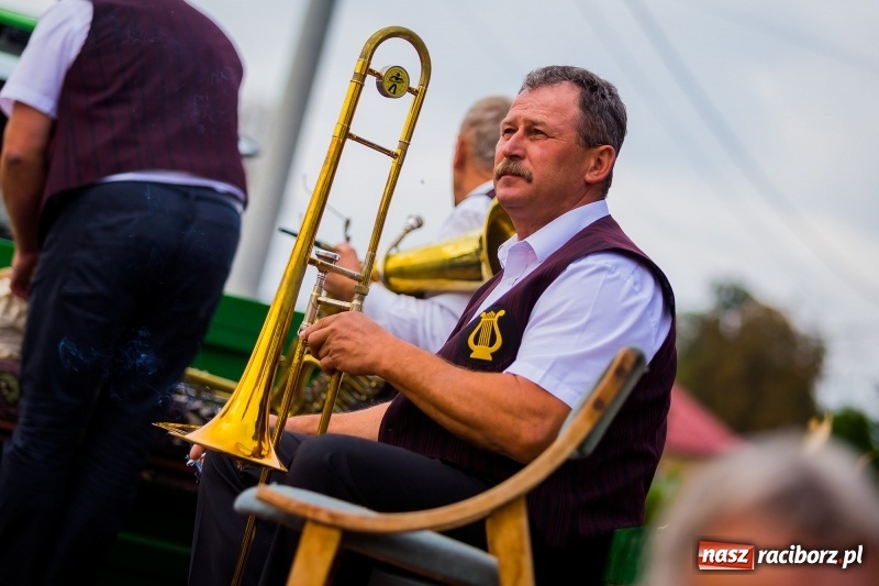 Zdjęcie w galerii na portalu naszraciborz.pl: Baletnice i rolnicy-urzędnicy na dożynkach w Pawłowie wiadomości z regionu