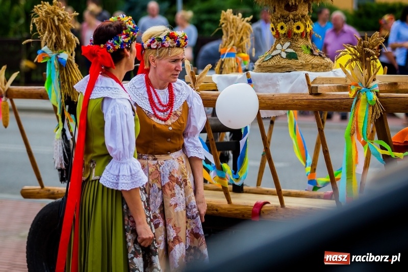 Zdjęcie w galerii na portalu naszraciborz.pl: Baletnice i rolnicy-urzędnicy na dożynkach w Pawłowie wiadomości z regionu