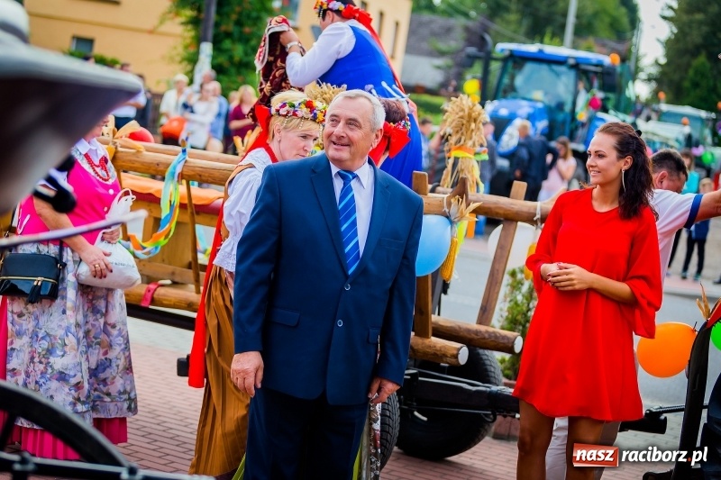 Zdjęcie w galerii na portalu naszraciborz.pl: Baletnice i rolnicy-urzędnicy na dożynkach w Pawłowie wiadomości z regionu